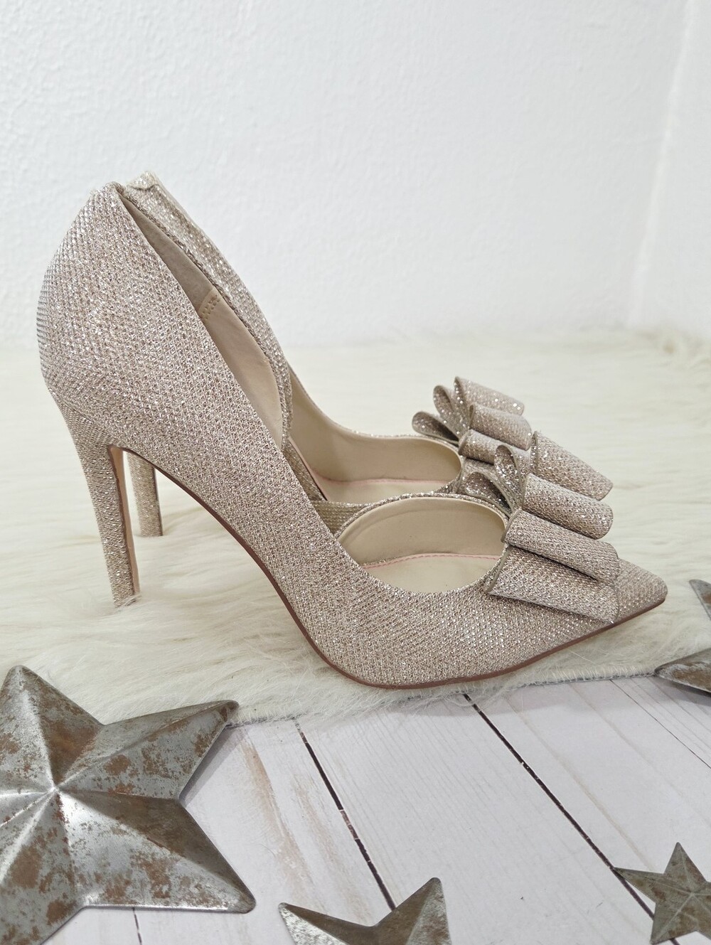 Betsey Johnson Prince D'orsay heels metallic gold bow pumps women's size 8 - Picture 4 of 8